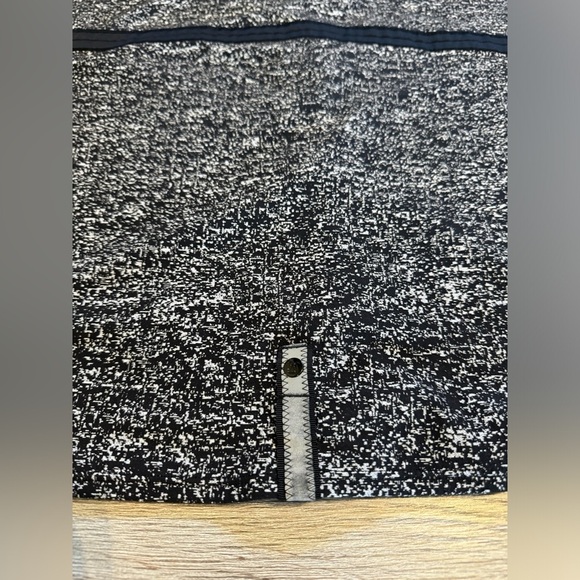 LULULEMON Vinyasa Scarf Wrap Rulu Fabric Snaps Logo Black/ White O/S - Picture 5 of 8